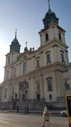 WejÅcie do KoÅcioÅa Åw. KrzyÅ¼a - Warszawa, mazowieckie.jpg