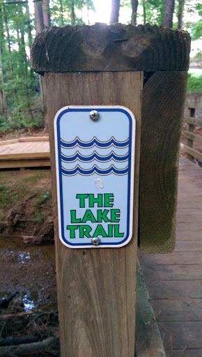 File:Marker on the Bond Park Lake Trail - Cary, NC.jpg
