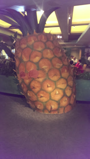 Giant Pineapple Statue at Kings Hawaiian - Torrance, CA.jpg