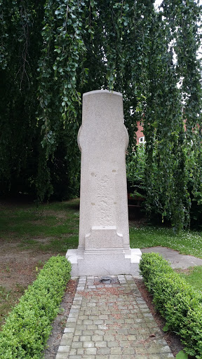 Namenloser Grabstein - Hamburg, HH.jpg