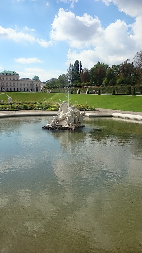 Fountain In Belvedere Garden T9 - Wien, Wien.jpg