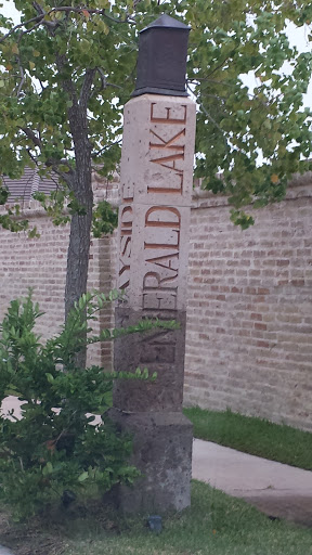 Emerald Lake Obelisk - Laredo, TX.jpg