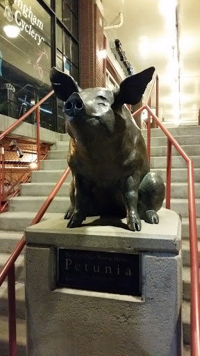 Petunia Pig Statue - Salt Lake City, UT.jpg