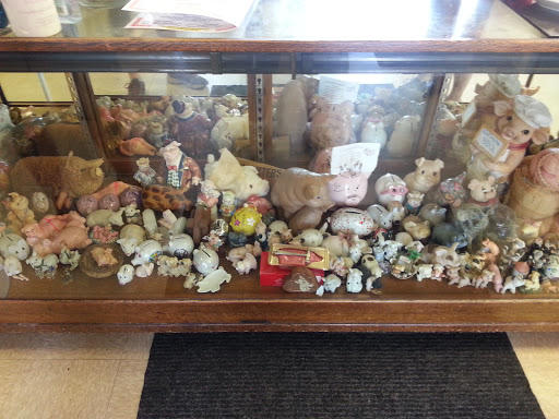 File:Bank of Piggies - Colorado Springs, CO.jpg