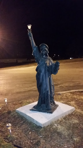 Statue of Liberty - Overland Park, KS.jpg