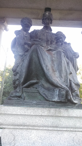 The Monument to Women of the S - Jacksonville, FL.jpg
