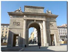 Porta Garibaldi - Milano, Lombardia.jpg