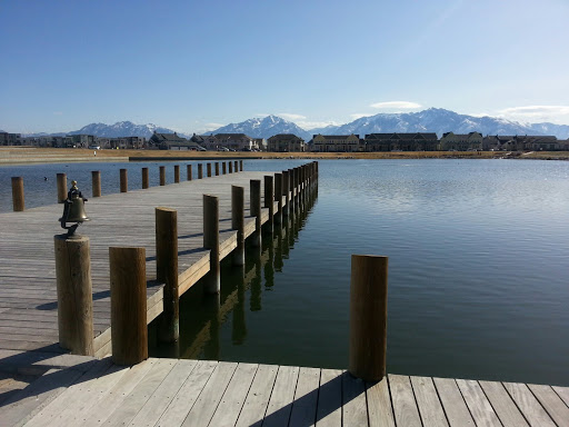 File:Bell near North Shore - South Jordan, UT.jpg