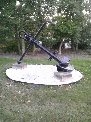 File:US Navy Admiralty Pattern Anchor Display - Newport News, VA.jpg