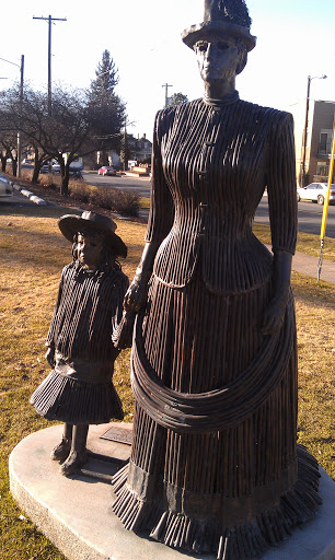 Lady and Child Statue - Spokane, WA.jpg