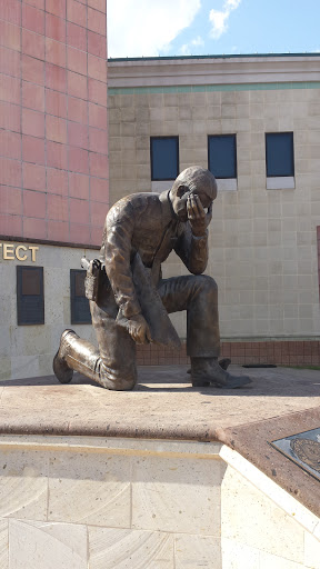 Fallen Officers Statute - Laredo, TX.jpg