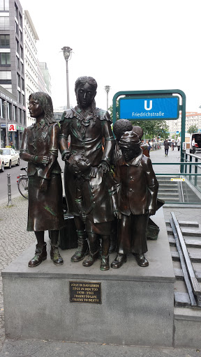 ZÃ¼ge in das Leben - ZÃ¼ge in den Tod - Berlin, Berlin.jpg