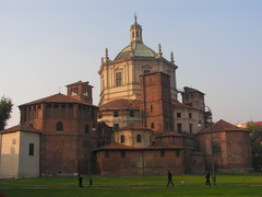 Basilica San Lorenzo Maggiore - Milano, Lombardia.jpg