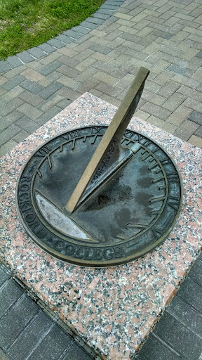 Class of 1921 Sundial - Rockford, IL.jpg