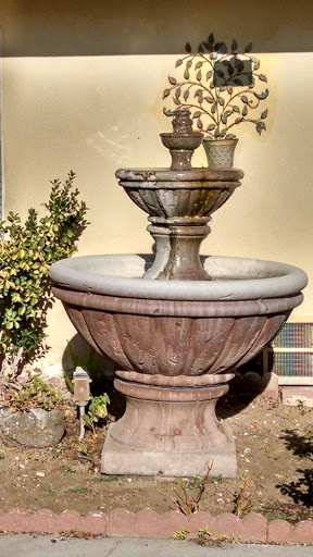 Verdugo Vista Big Fountain - Glendale, CA.jpg