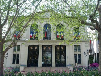 Mairie de Courbevoie - Courbevoie, Île-de-France.jpg