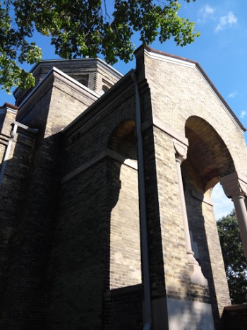 Calvary Chapel - Milwaukee, WI.jpg
