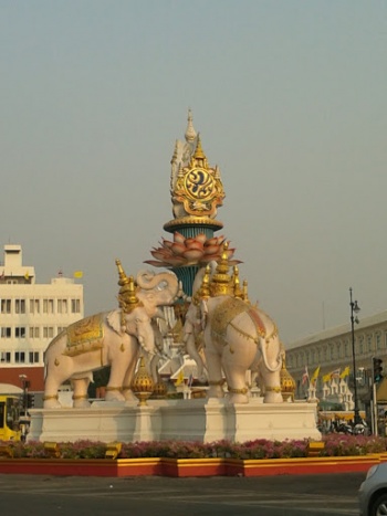 Elephant Monument - Bangkok, Krung Thep Maha Nakhon.jpg