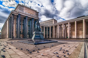 Dostoyevskiy Guarding Library - Moskva, Moscow.jpg