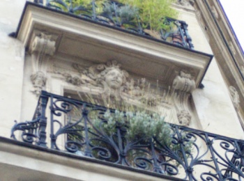Happy Face - Paris, Île-de-France.jpg