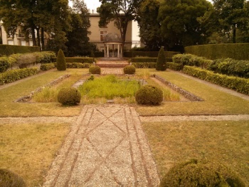 Jardin Folie Saint James - Neuilly-sur-Seine, Île-de-France.jpg