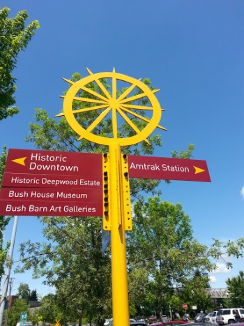 Wagon Wheel Sign - Salem, OR.jpg