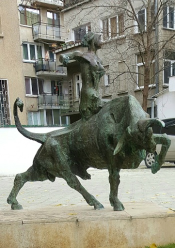Bull Statue - Sofia, Sofia-city.jpg