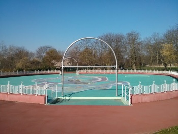 Jeux Aquatique - Nanterre, Île-de-France.jpg