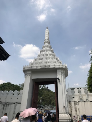 Entrance to Grand Palace - Bangkok, Krung Thep Maha Nakhon.jpg