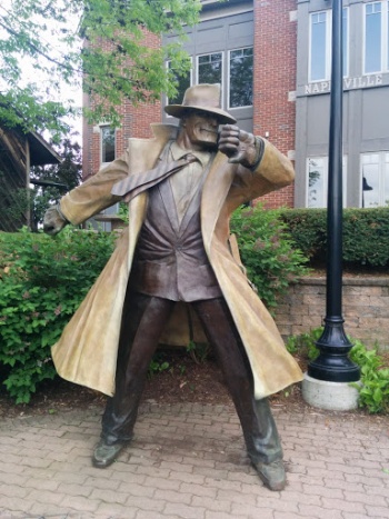 Dick Tracy - Naperville, IL.jpg