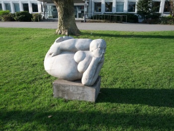 Sandweg Frauenskulptur - Oberhausen, NRW.jpg