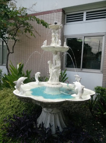 Mission Hospital Fountain - Bangkok, Krung Thep Maha Nakhon.jpg