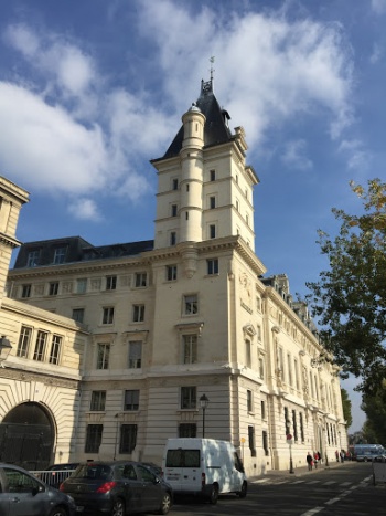 Quai Des OrfÃ¨vres - Paris, Île-de-France.jpg