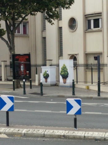 2 Bornes Peintes - Puteaux, Île-de-France.jpg
