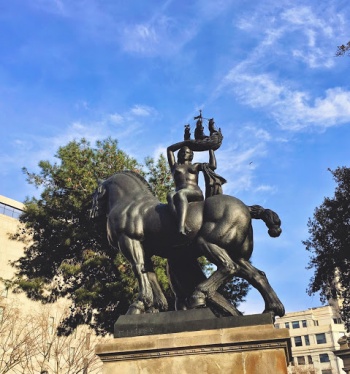 Estatua a F. MarÃ©s - Barcelona, CT.jpg