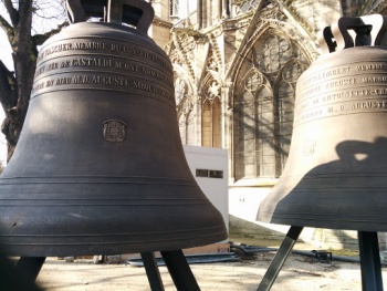 Les Cloches de Notre-Dame - Paris, Île-de-France.jpg