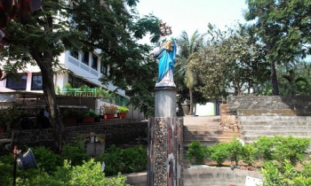Mother Mary Statue DBIT - Mumbai, MH.jpg