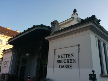 KettenbrÃ¼ckengasse Otto Wagner Station - Wien, Wien.jpg