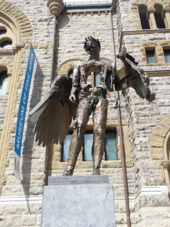L'oeil - Montréal, QC.jpg