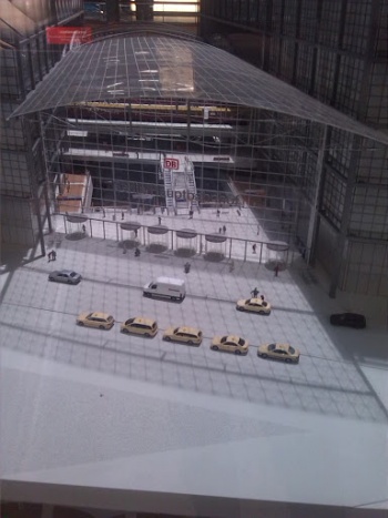 Modell Berlin Hauptbahnhof - Berlin, Berlin.jpg