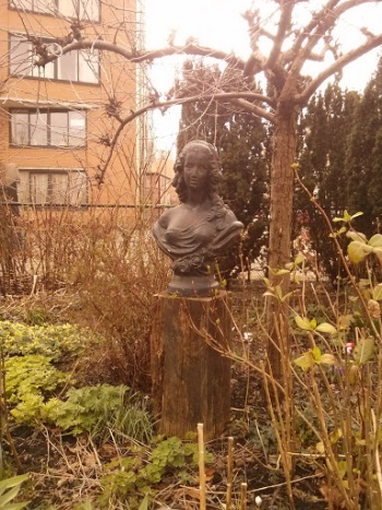 Windroosplein Bust - Amsterdam, NH.jpg