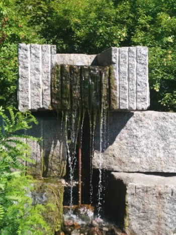 Fontaine De Granite Maizerets - Ville de Québec, QC.jpg