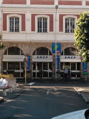 Gare de Courbevoie - Courbevoie, Île-de-France.jpg