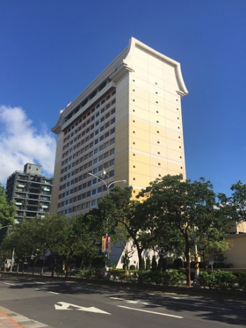 Åè»éé¤å½¹å®åµè¼å°å§å¡æå¤§æ¨ - Taipei, Taipei City.jpg