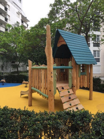 Jeu D'enfants - Courbevoie, Île-de-France.jpg