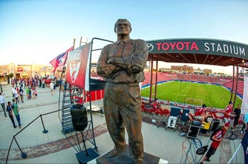 Lamar Hunt Statue - Frisco, TX.jpg