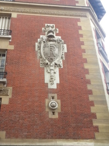 Blason En FaÃ§Ade - Paris, Île-de-France.jpg