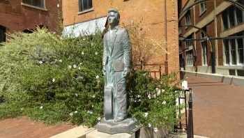Elvis Statue - Dallas, TX.jpg