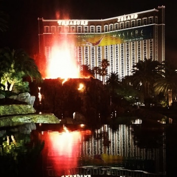 Volcano Fountain at The Mirage - Las Vegas, NV.jpg