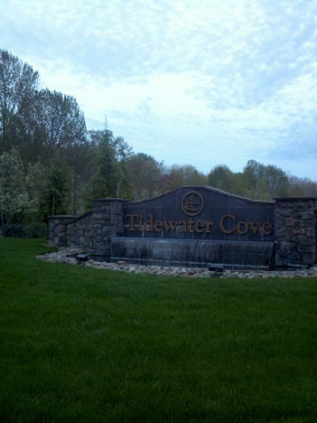 Tidewater Cove Fountain - Vancouver, WA.jpg